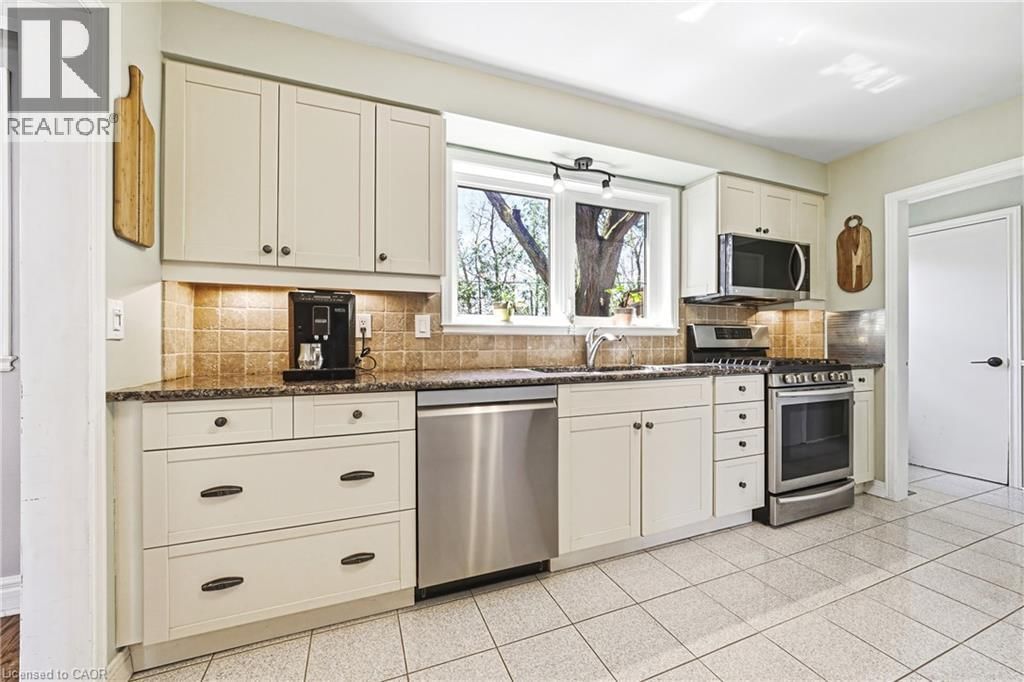 668 CHESTNUT PLACE Image 10