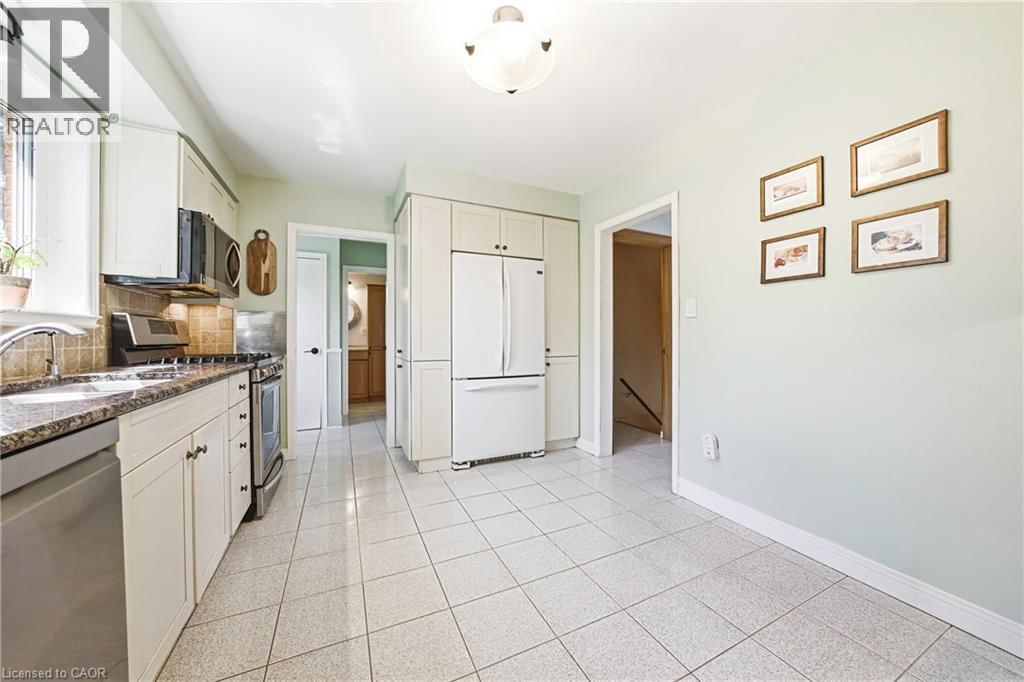 668 CHESTNUT PLACE Image 11