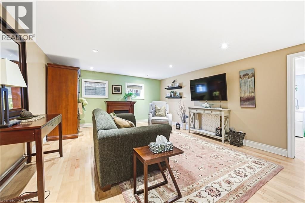 668 CHESTNUT PLACE Image 22