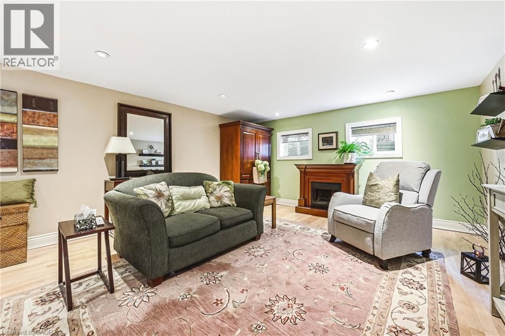 668 CHESTNUT PLACE Image 23