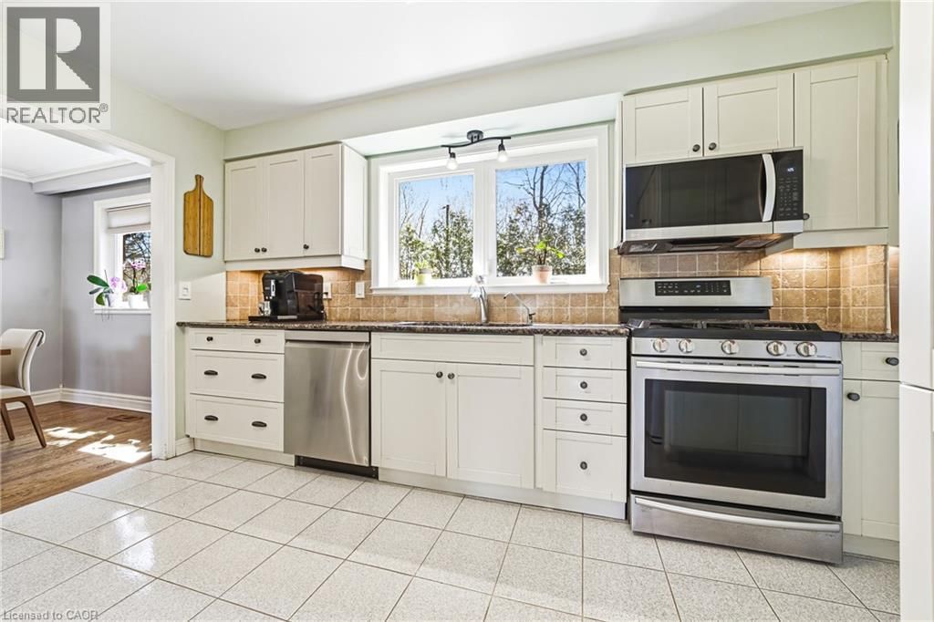 668 CHESTNUT PLACE Image 9