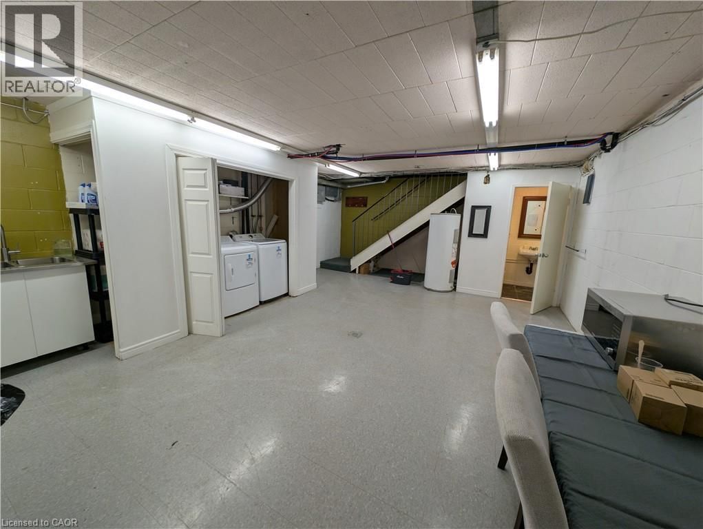 2 - 33 ELM STREET Image 12