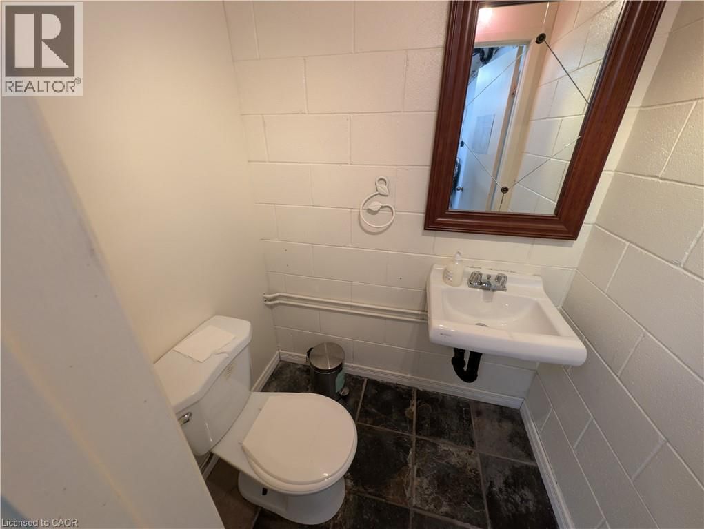 2 - 33 ELM STREET Image 13