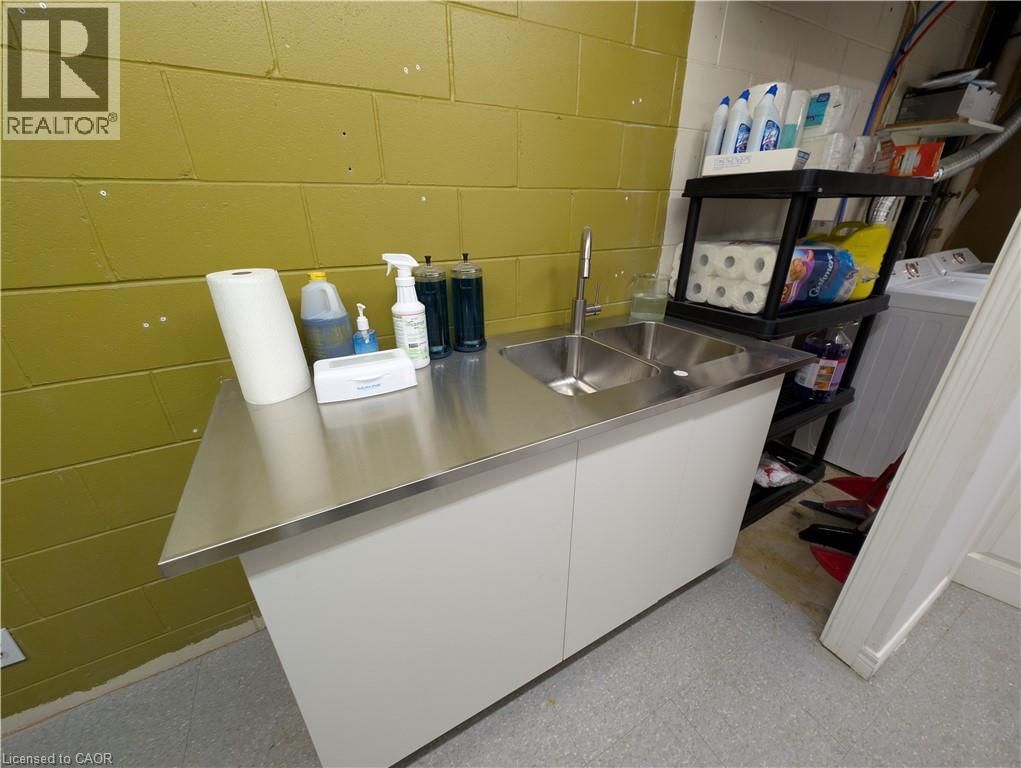 2 - 33 ELM STREET Image 16