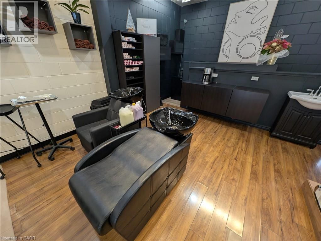 2 - 33 ELM STREET Image 6