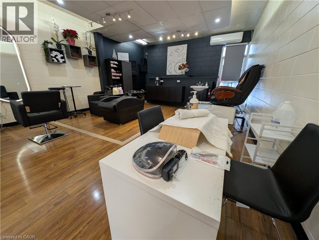 2 - 33 ELM STREET Image 9