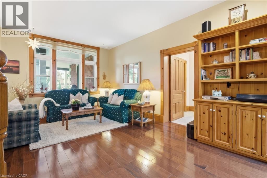 24 QUEENSWAY DRIVE Image 9