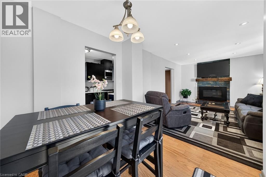 211 BIRCHCLIFFE CRESCENT Image 17