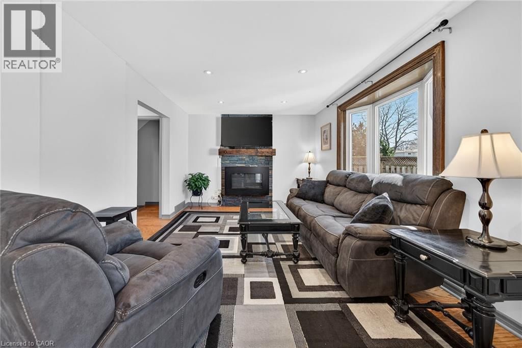 211 BIRCHCLIFFE CRESCENT Image 18