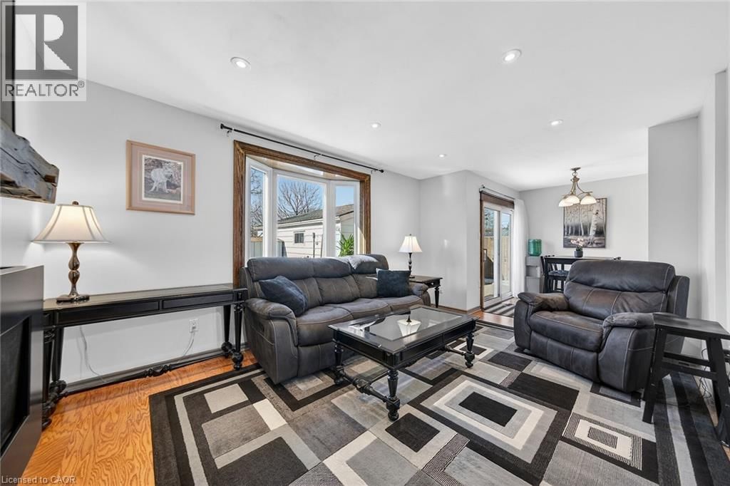 211 BIRCHCLIFFE CRESCENT Image 20