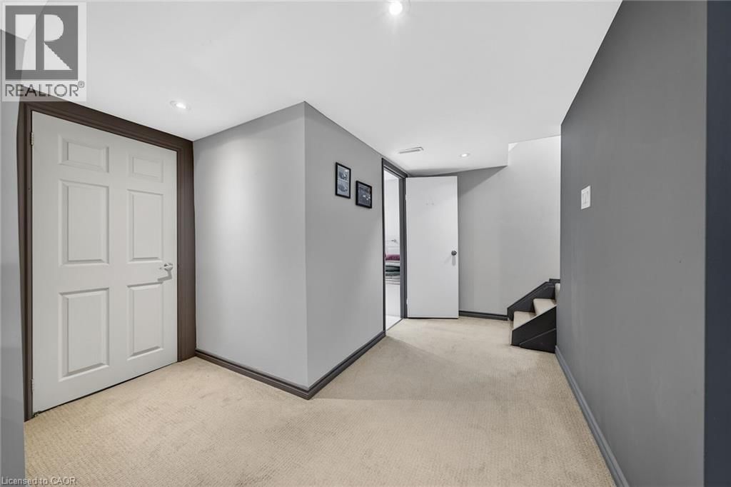 211 BIRCHCLIFFE CRESCENT Image 32