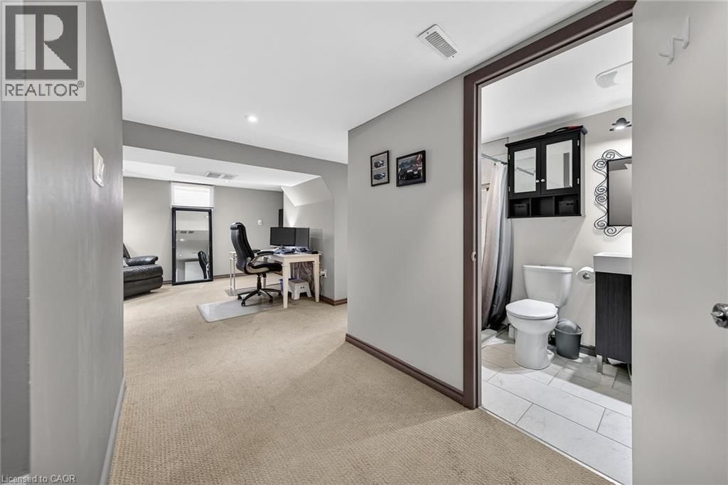 211 BIRCHCLIFFE CRESCENT Image 33