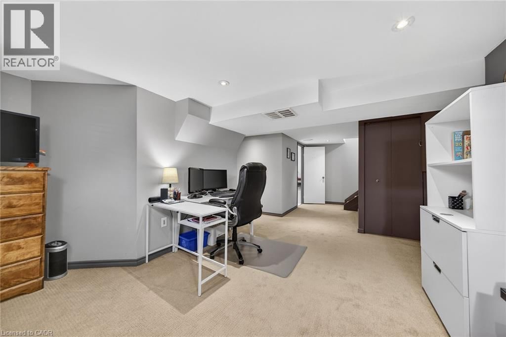 211 BIRCHCLIFFE CRESCENT Image 37