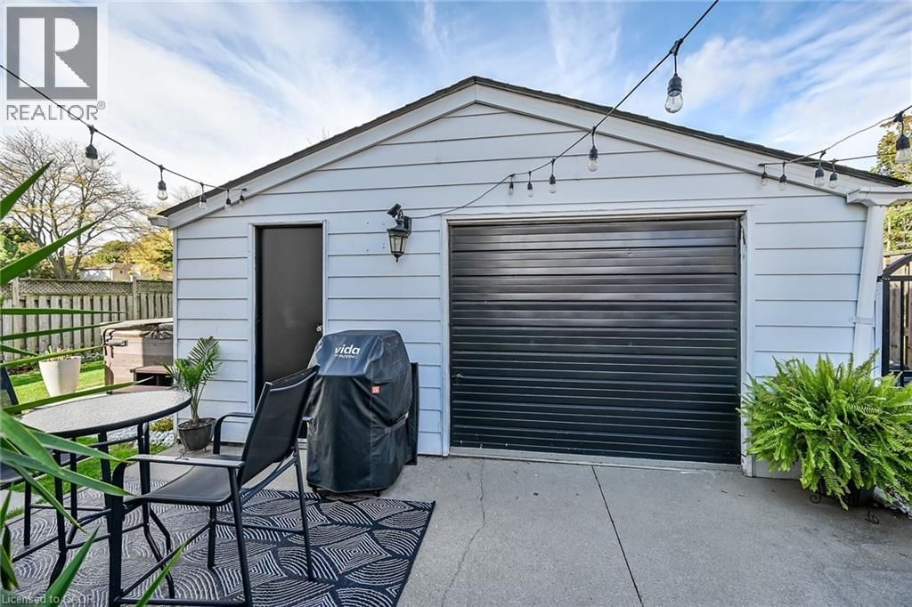 211 BIRCHCLIFFE CRESCENT Image 41