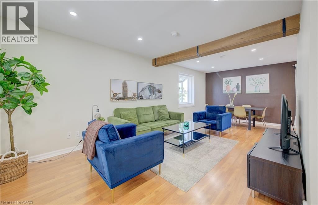 350 VICTORIA STREET SOUTH Image 1