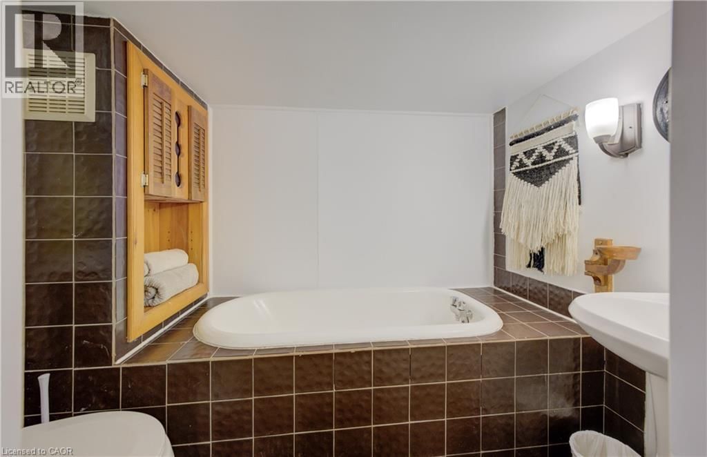 350 VICTORIA STREET SOUTH Image 16