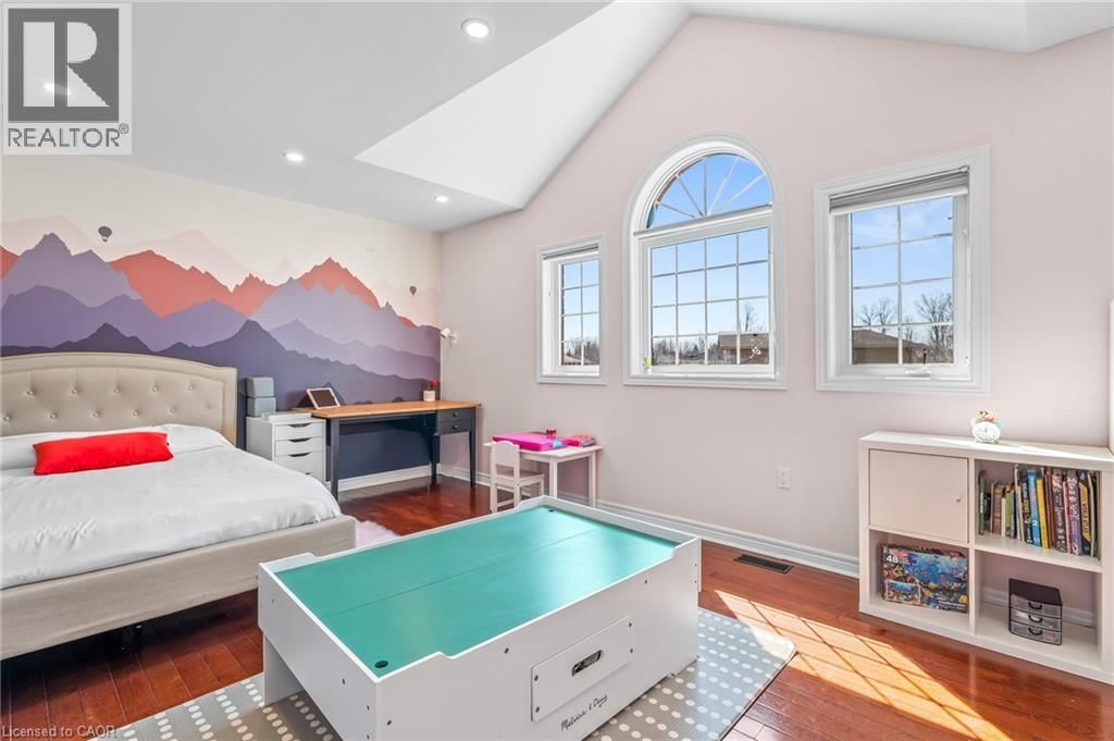 12 BUMAN COURT Image 24