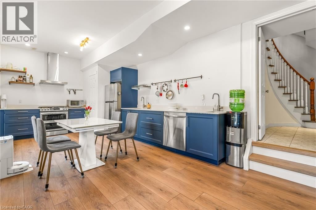 12 BUMAN COURT Image 32