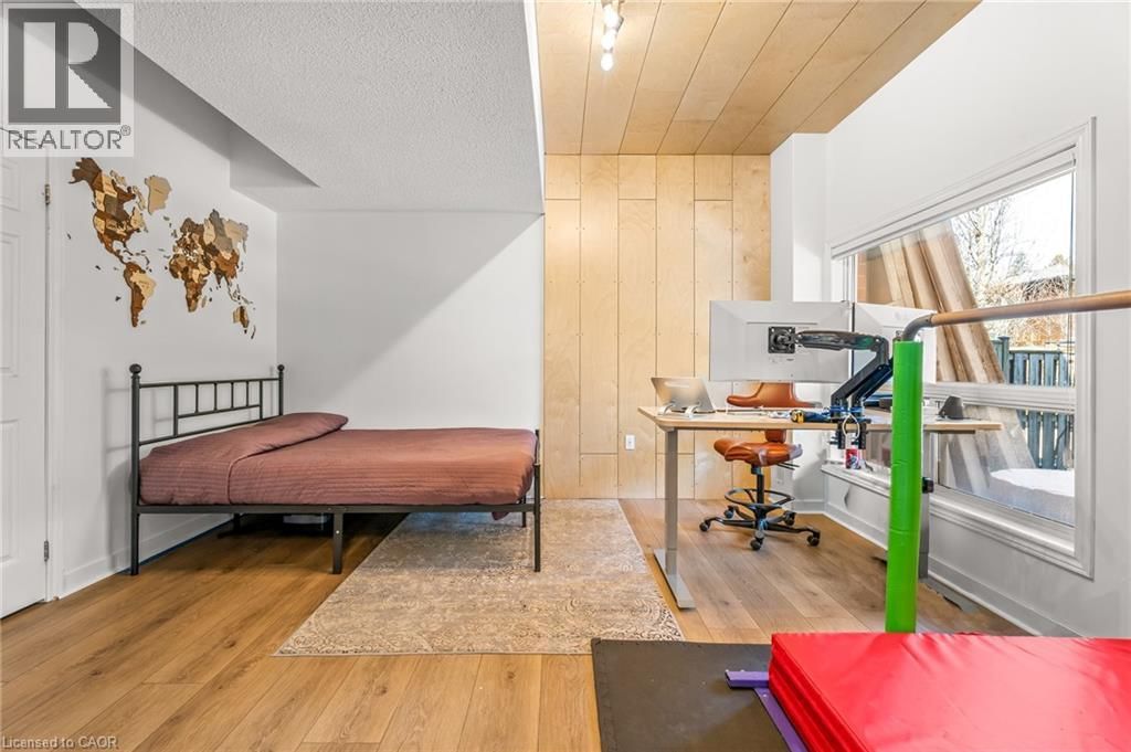 12 BUMAN COURT Image 36