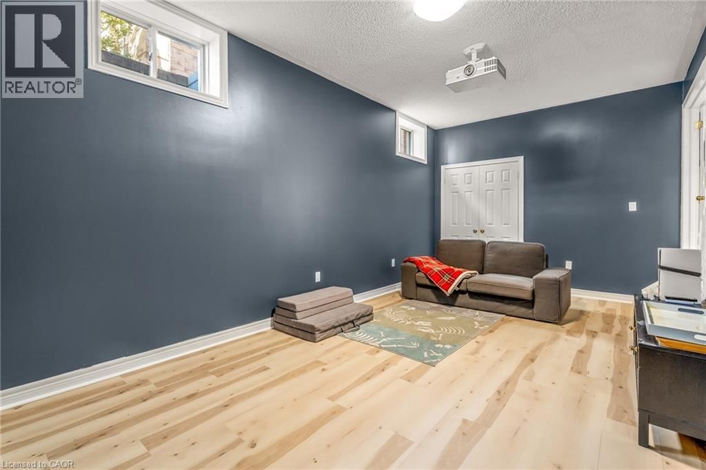 12 BUMAN COURT Image 38