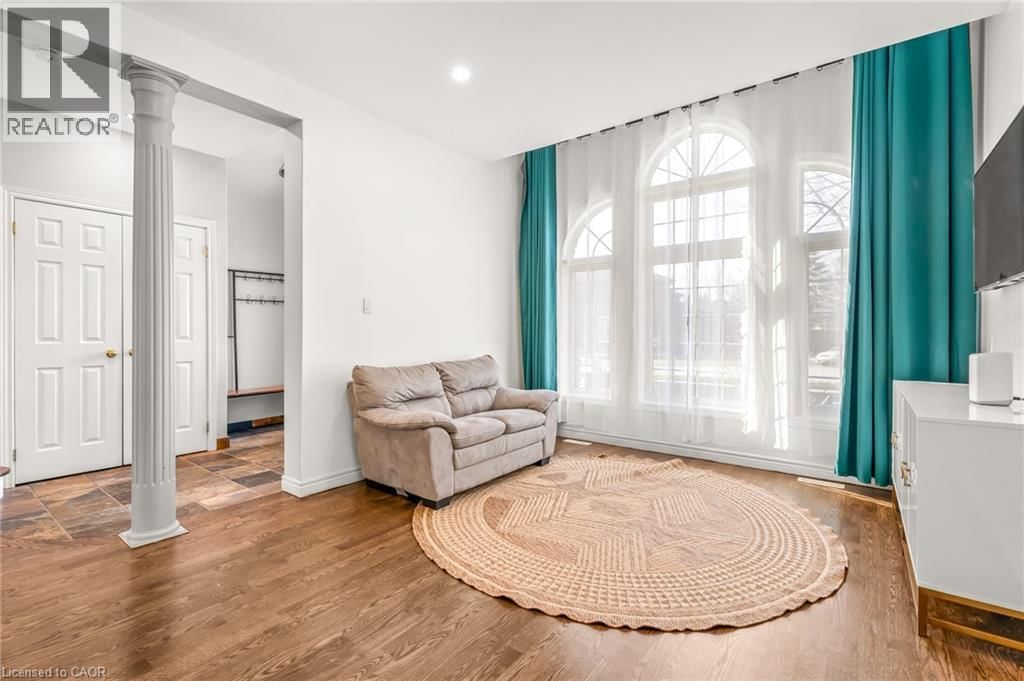 12 BUMAN COURT Image 4