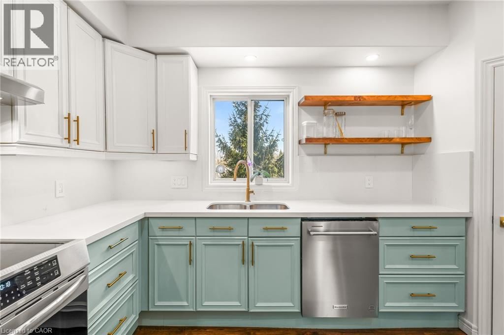 12 BUMAN COURT Image 8