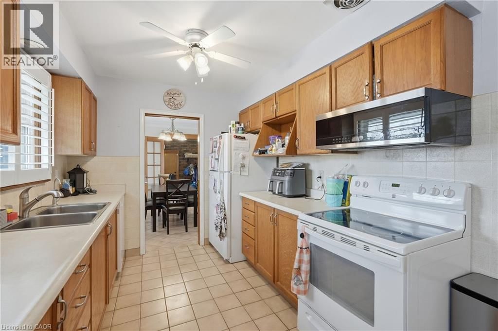 66 RICHMOND STREET Image 14