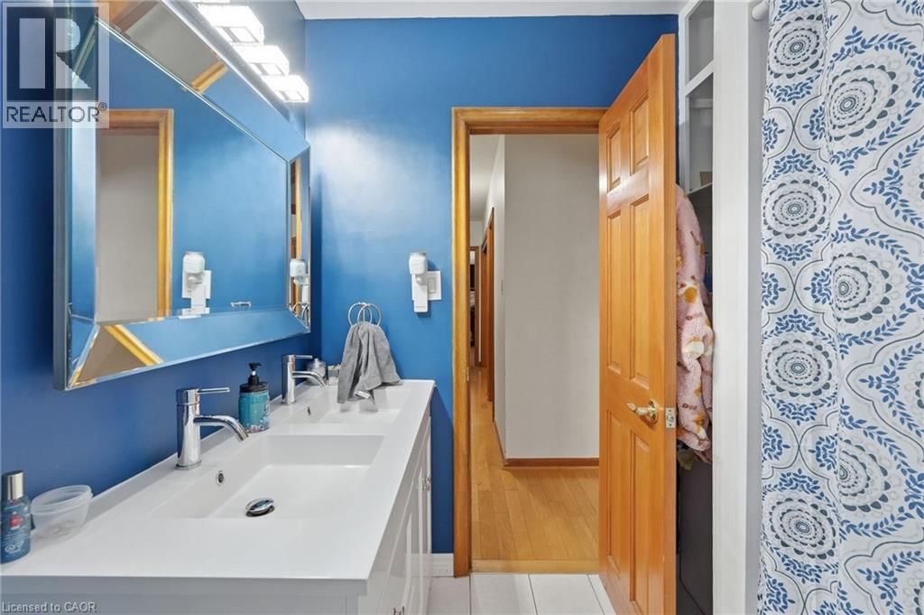 66 RICHMOND STREET Image 21