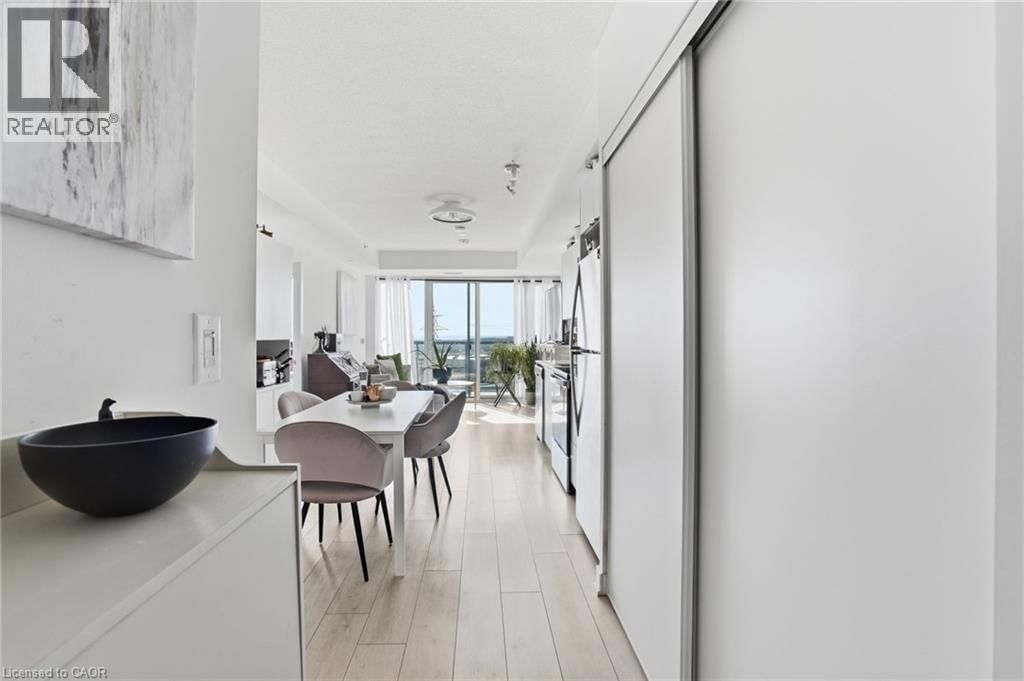 A814 - 3210 DAKOTA COMMON Image 6