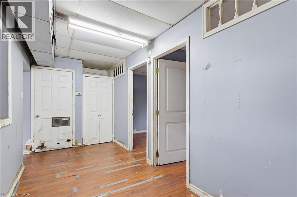 249 WENTWORTH STREET NORTH Image 32