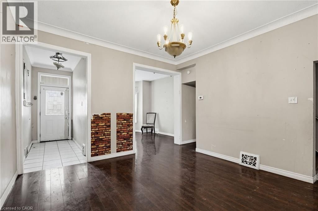 249 WENTWORTH STREET NORTH Image 4