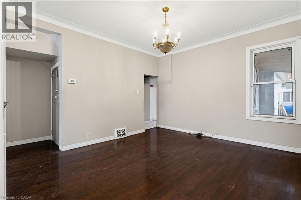 249 WENTWORTH STREET NORTH Image 9