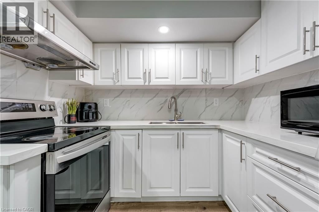 72 ST JEROME CRESCENT Image 27