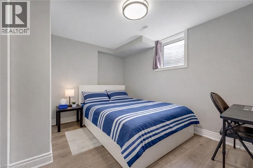 72 ST JEROME CRESCENT Image 32