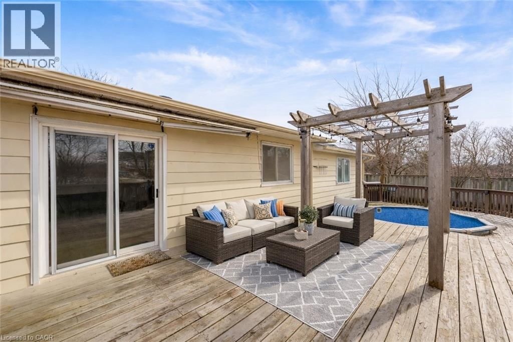 72 ST JEROME CRESCENT Image 35