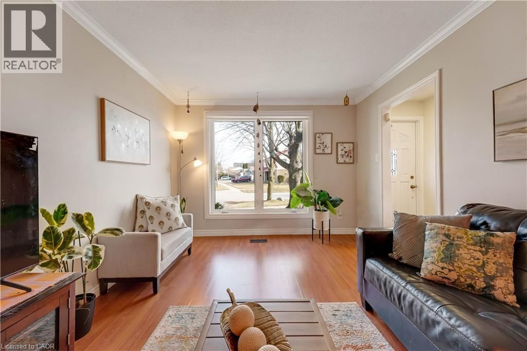 72 ST JEROME CRESCENT Image 10