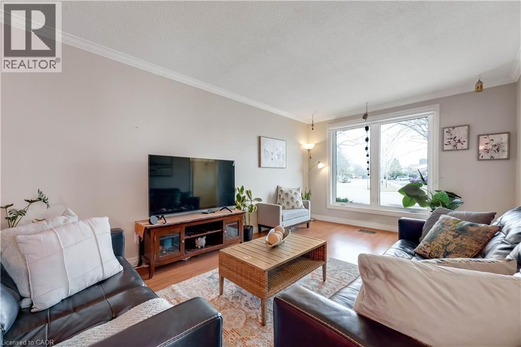 72 ST JEROME CRESCENT Image 11