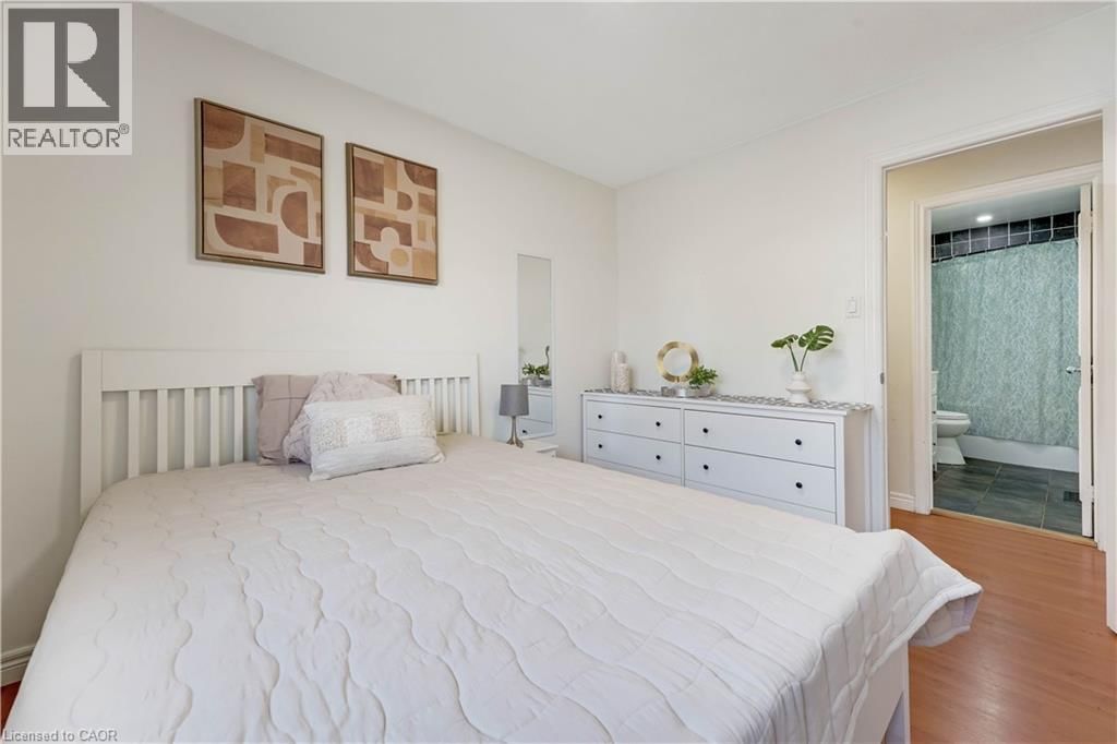 72 ST JEROME CRESCENT Image 17