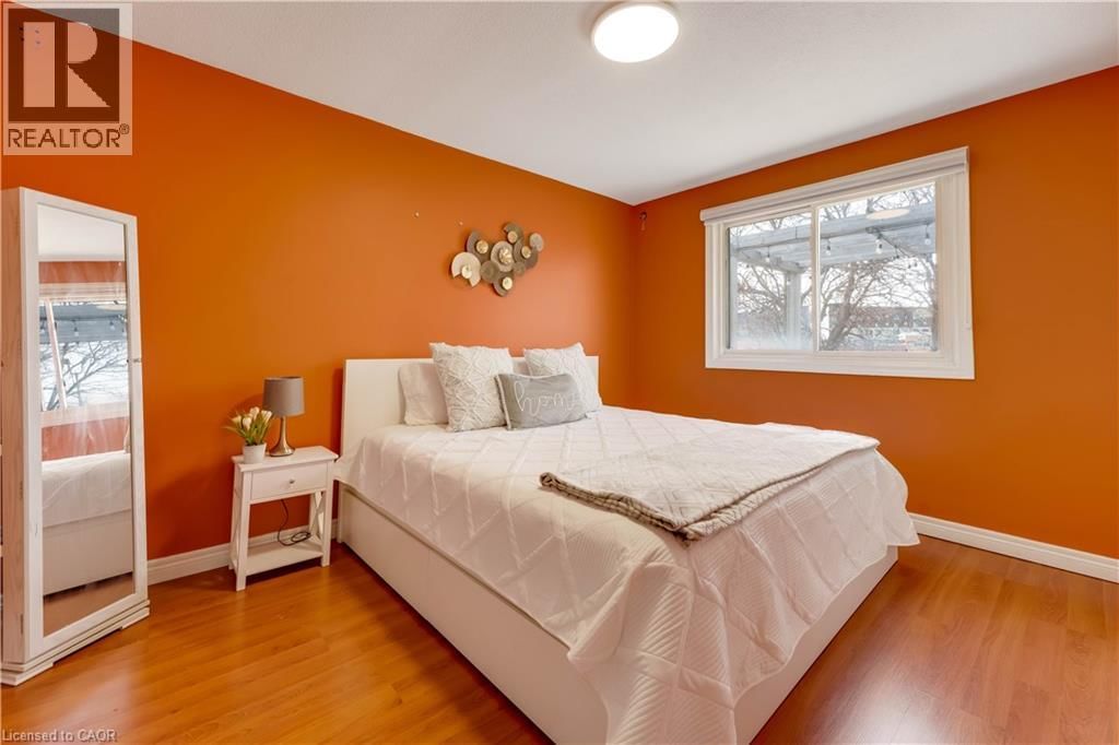 72 ST JEROME CRESCENT Image 19