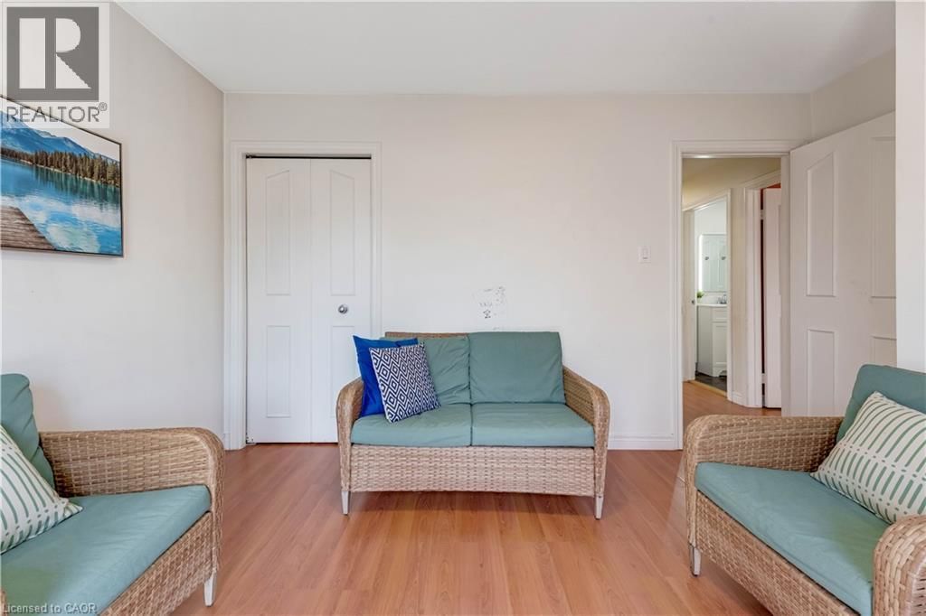 72 ST JEROME CRESCENT Image 22