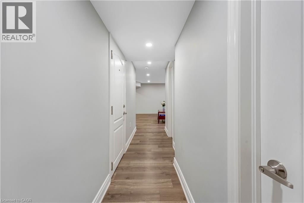 72 ST JEROME CRESCENT Image 23