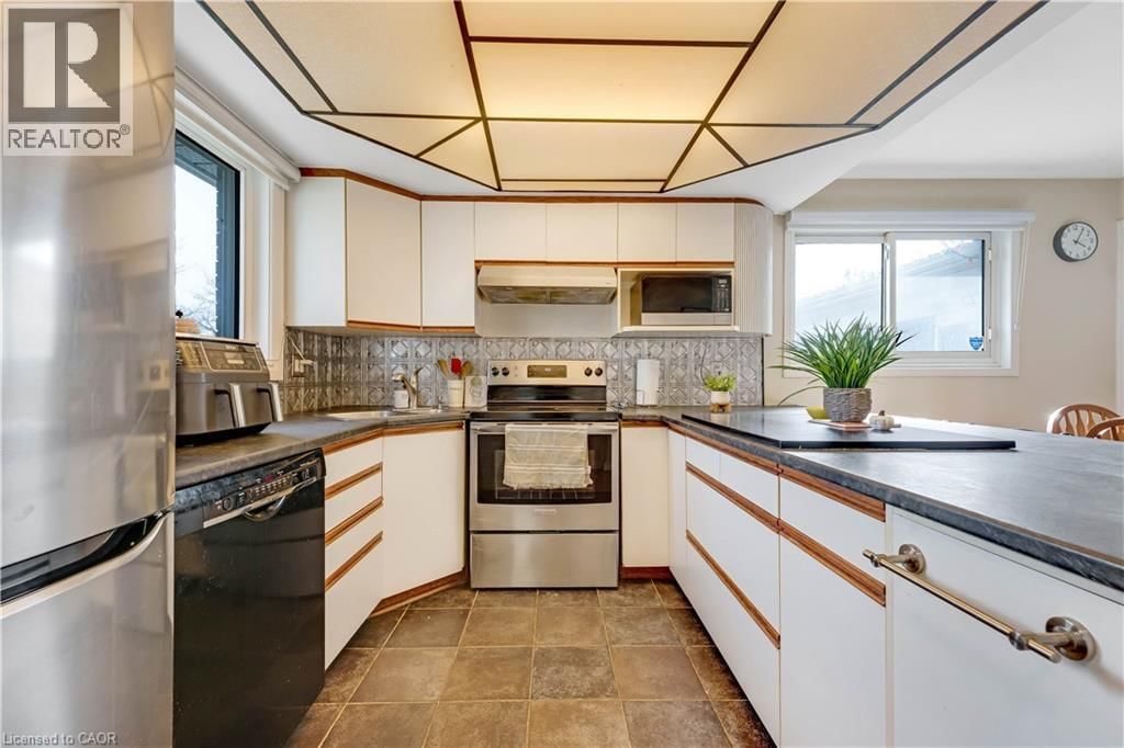 72 ST JEROME CRESCENT Image 4