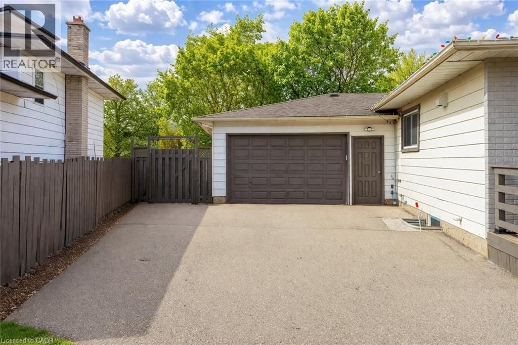 72 ST JEROME CRESCENT Image 43