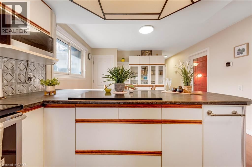 72 ST JEROME CRESCENT Image 6