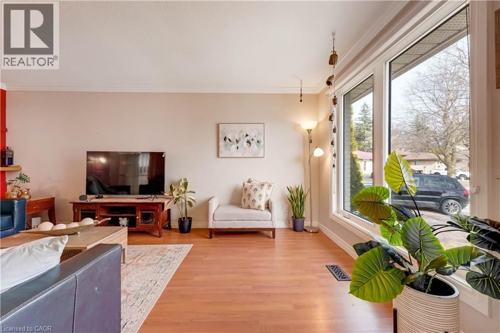 72 ST JEROME CRESCENT Image 7