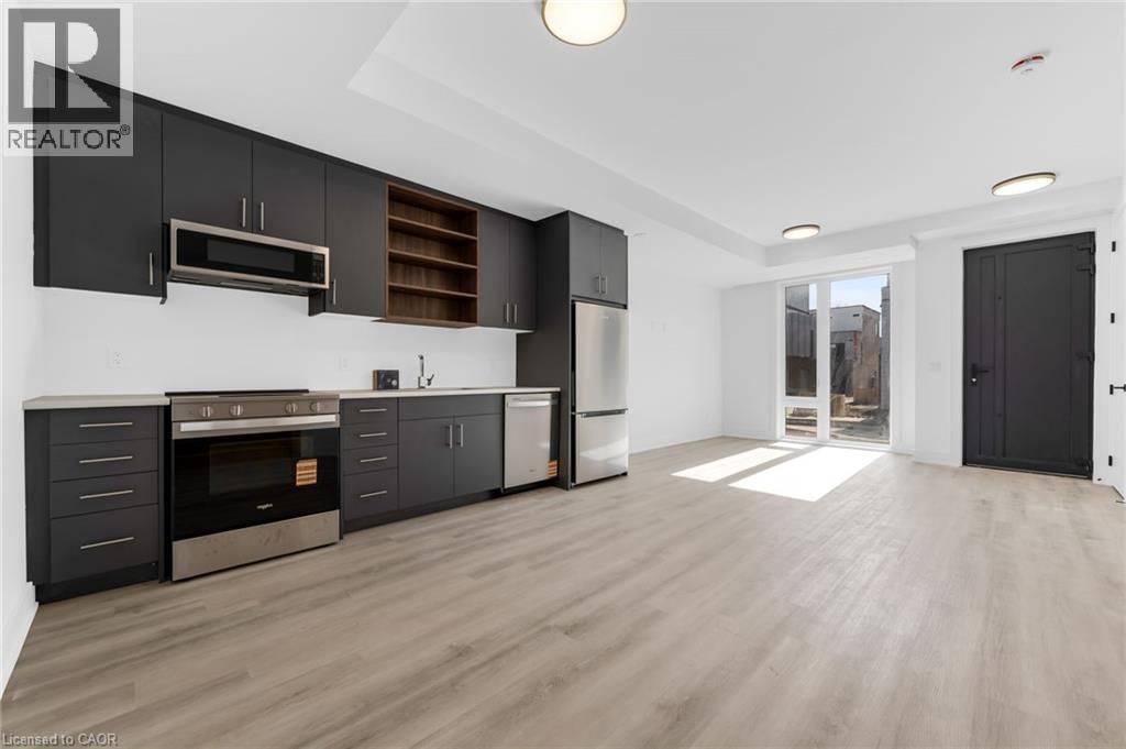 132 EVERETT COMMON Image 1