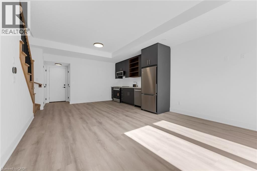 132 EVERETT COMMON Image 3