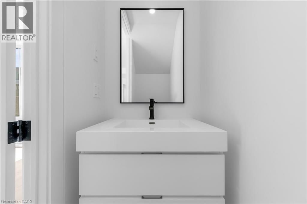 132 EVERETT COMMON Image 5