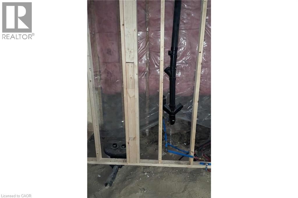 2048 ALBERT STREET SOUTH Image 11