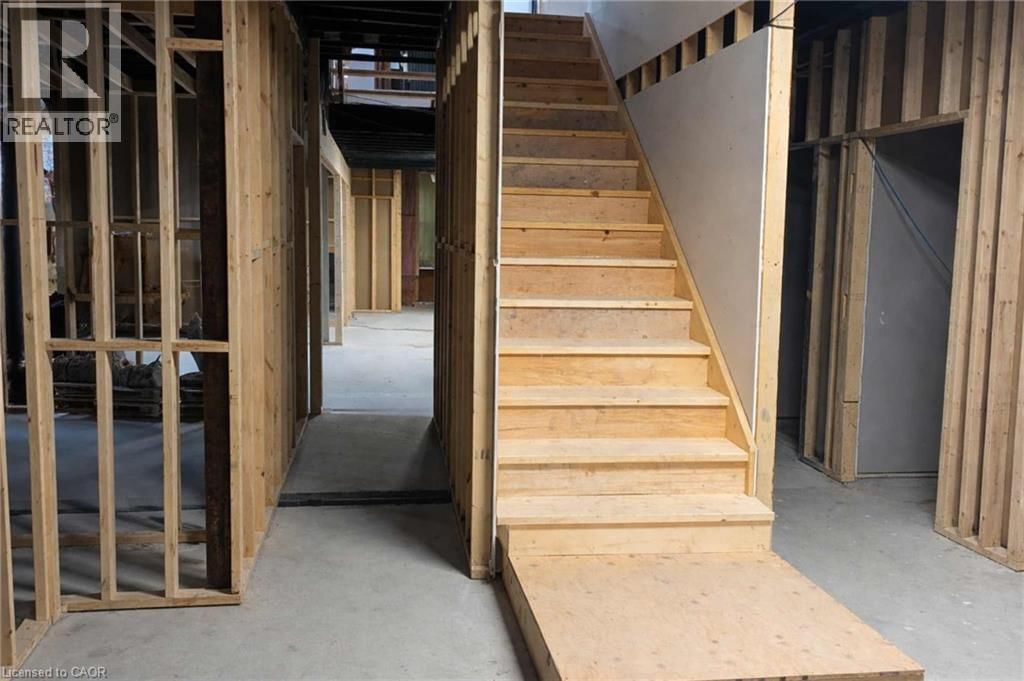 2048 ALBERT STREET SOUTH Image 16